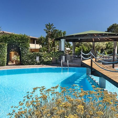 Relais Fenicottero Rosa Guest House Porto Taverna Exterior foto