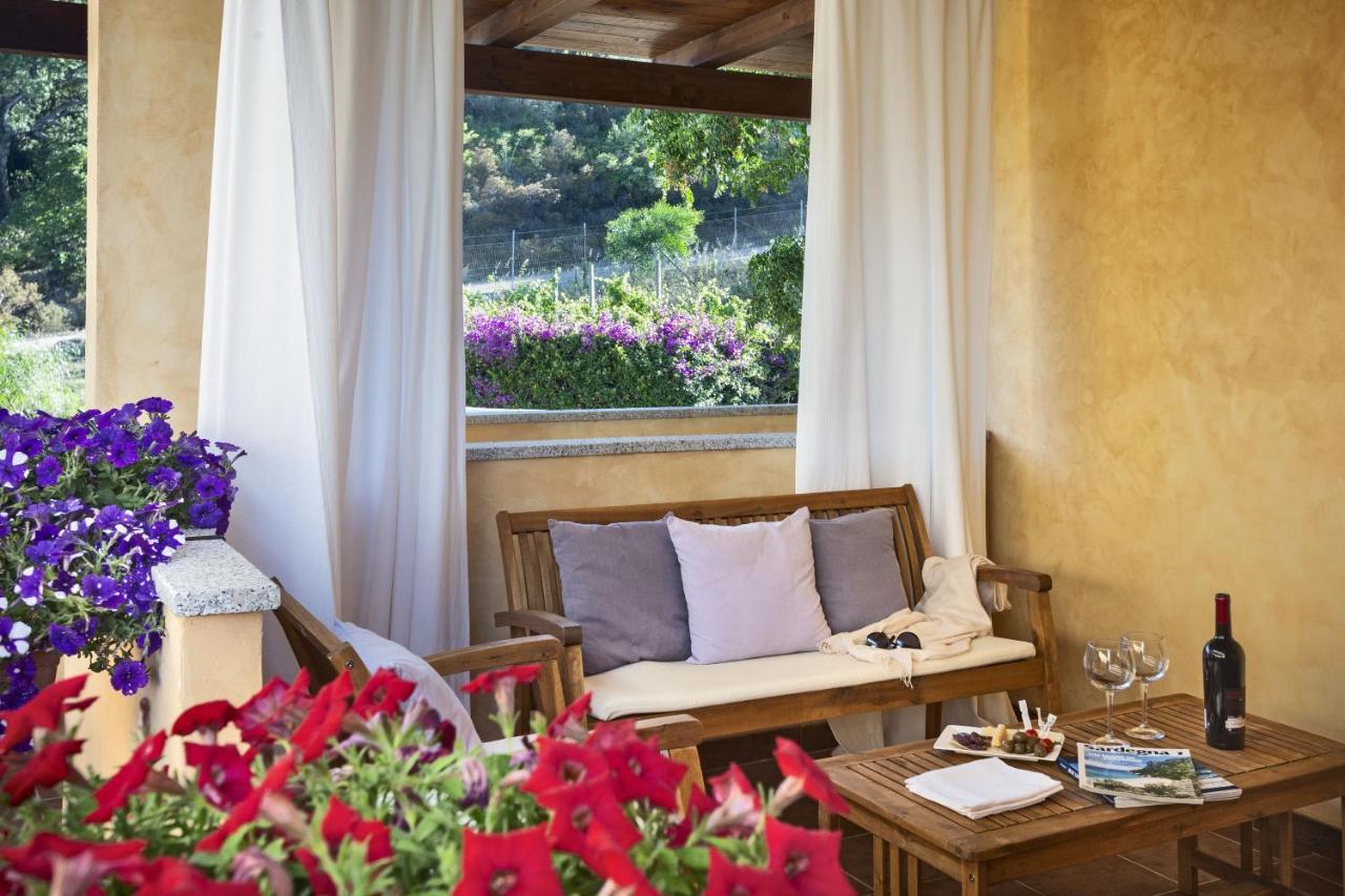 Relais Fenicottero Rosa Guest House Porto Taverna Exterior foto