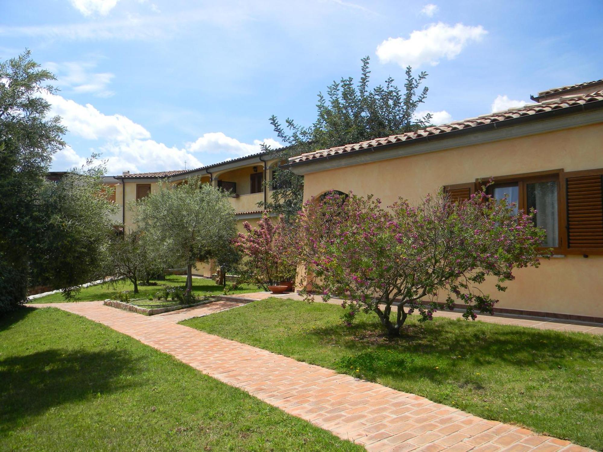 Relais Fenicottero Rosa Guest House Porto Taverna Exterior foto