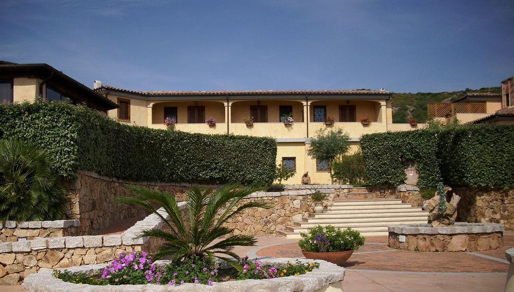 Relais Fenicottero Rosa Guest House Porto Taverna Exterior foto