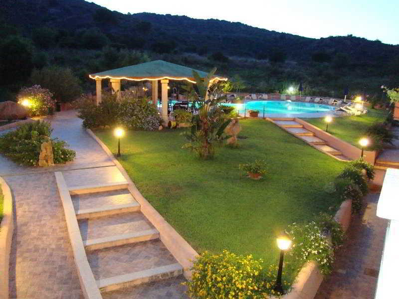 Relais Fenicottero Rosa Guest House Porto Taverna Exterior foto