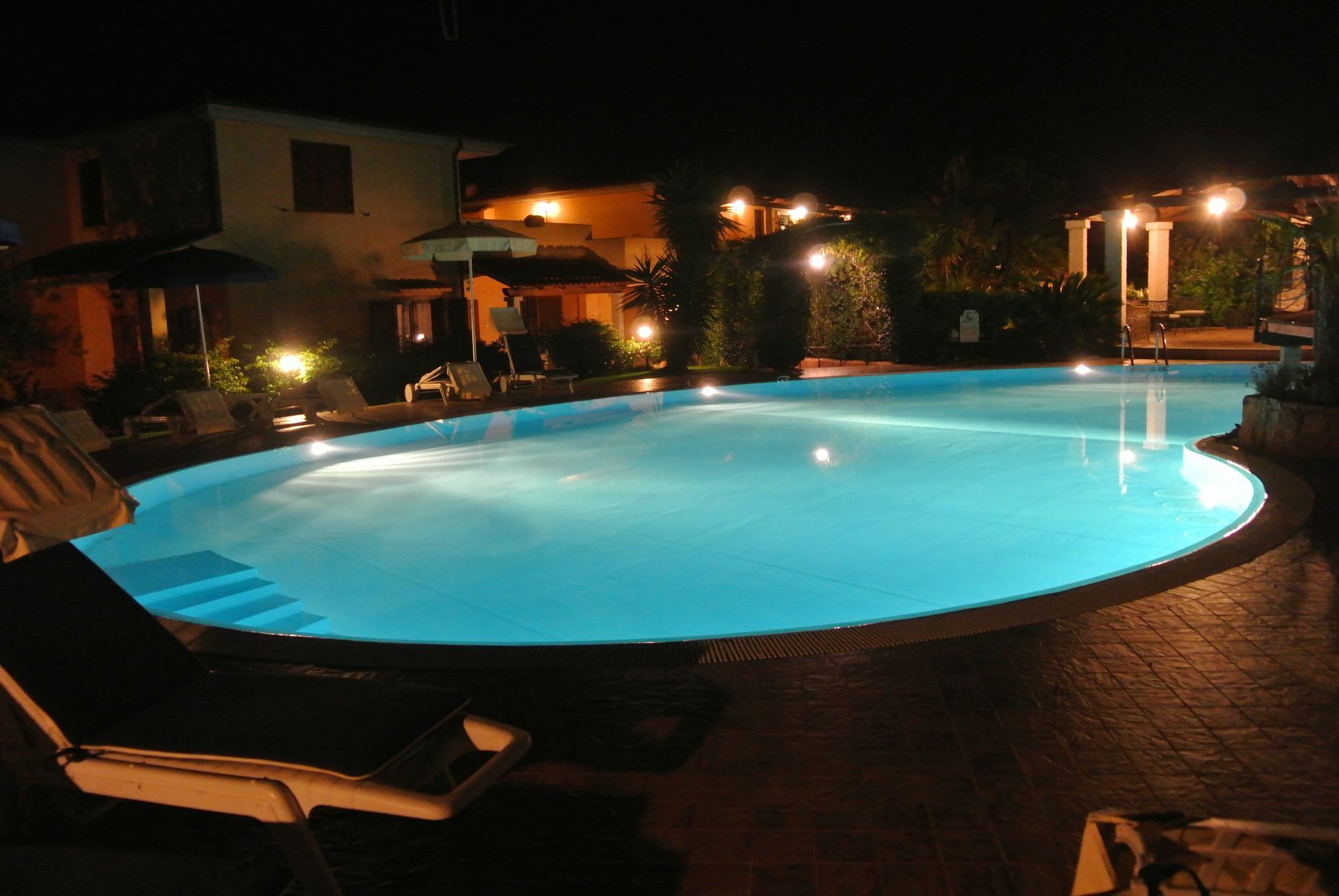 Relais Fenicottero Rosa Guest House Porto Taverna Exterior foto
