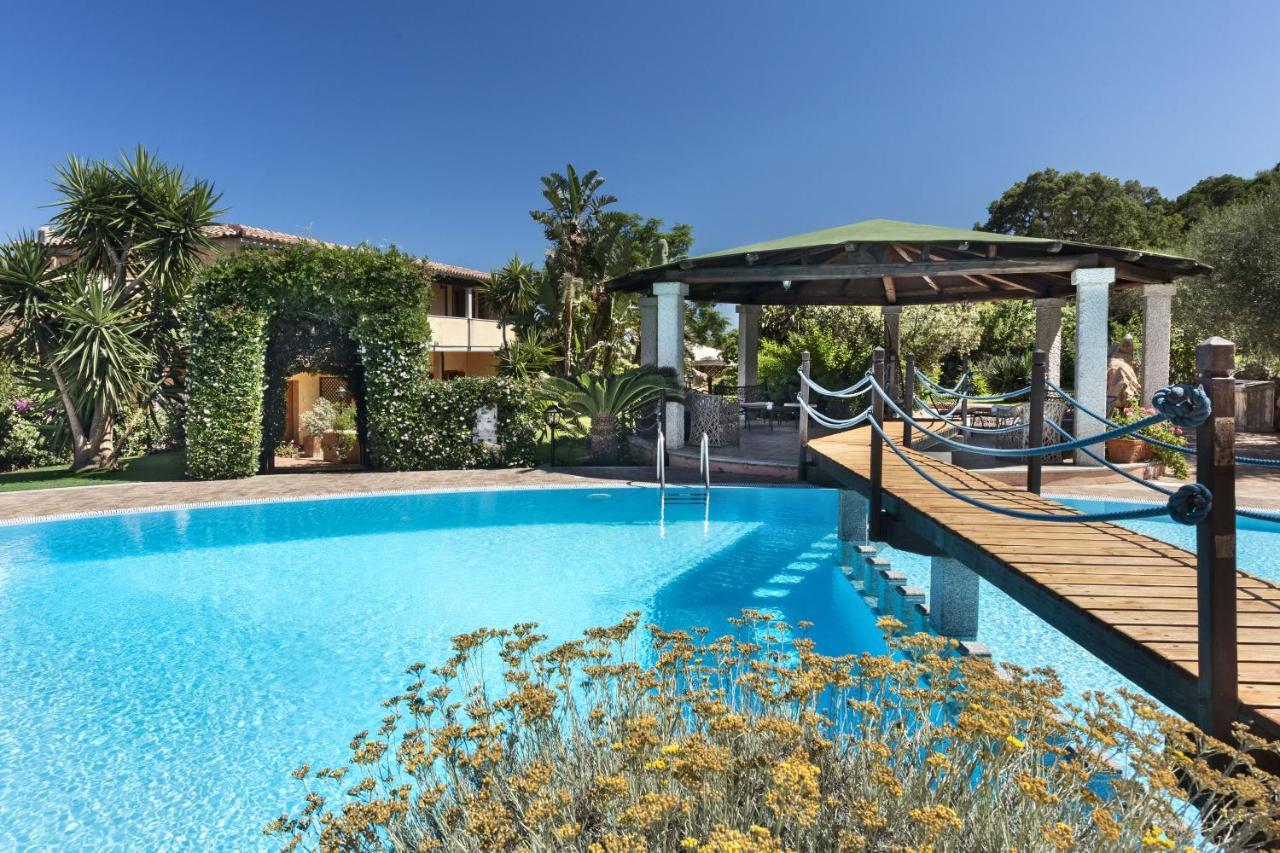 Relais Fenicottero Rosa Guest House Porto Taverna Exterior foto
